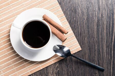 Pourquoi ajouter de la cannelle dans le café ?