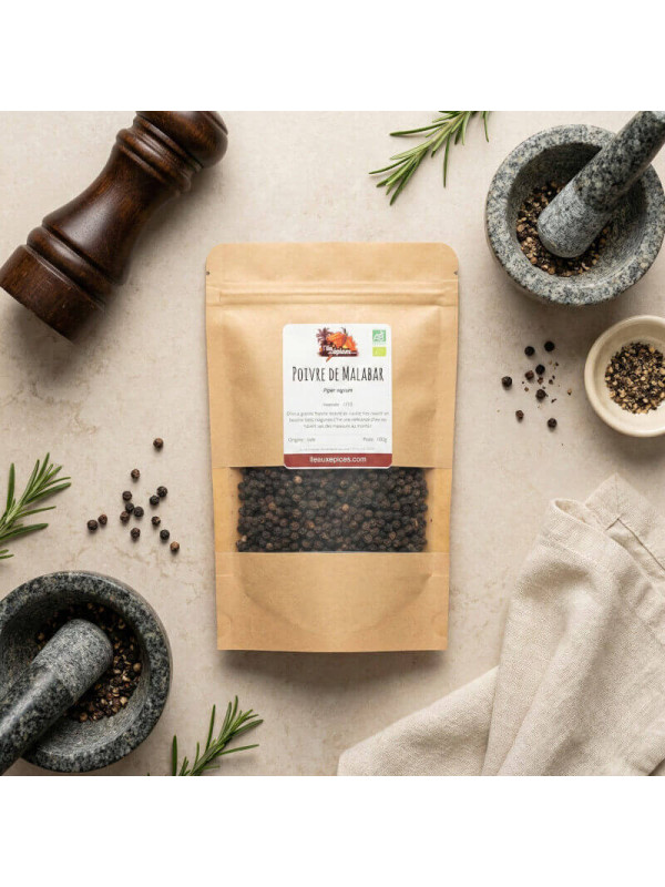 sachet de poivre de malabar sur la table