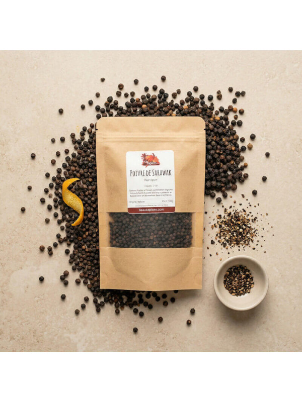 sachet de poivre de sarawak sur la table