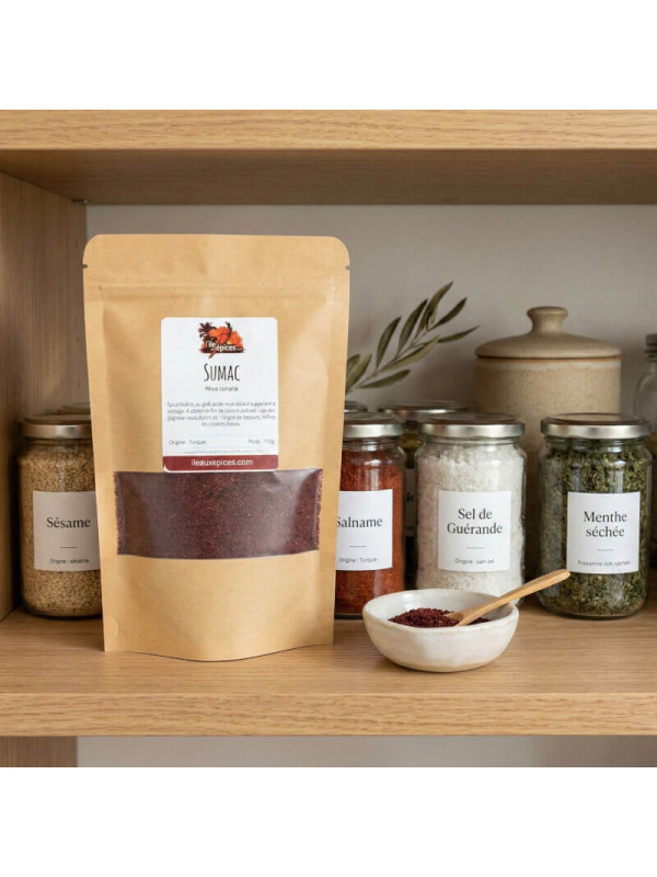 sachet de sumac sur une étagère