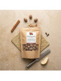 sachet de noix de muscade sur la table