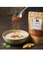 cuillère d'épices thai dans soupe