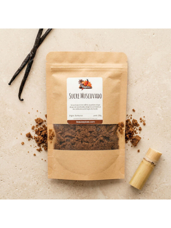 sachet de sucre muscovado sur la table
