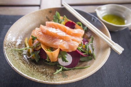 sashimis de saumon au poivre et sil timur sashimis de saumon au poivre et sil timur