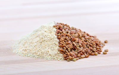 Comment faire de la poudre de fenugrec
