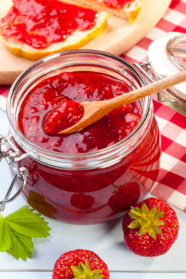 confiture de fraises hibiscus