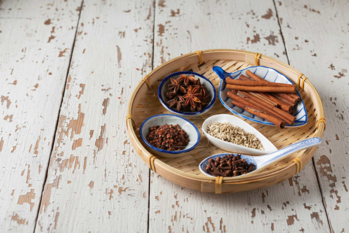 Top 5 épices pour cuisine asiatique (woks, nouilles, riz sauté)